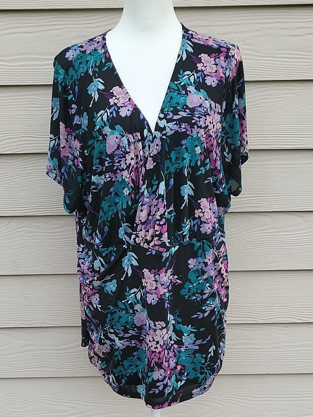 Torrid Black Floral Tunic Top Size 4X Teal Purple V-Neck Flutter Sleeve